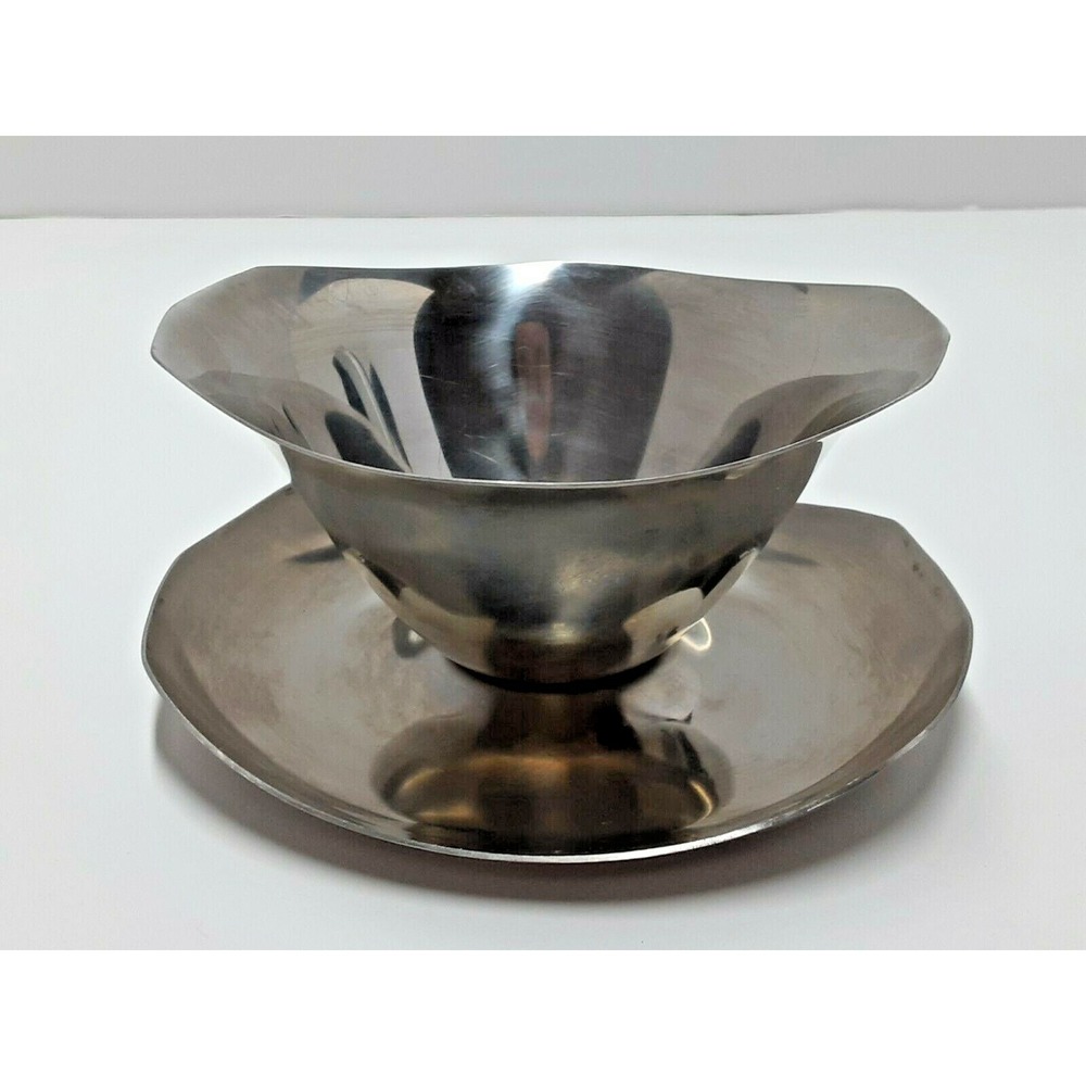 VTG‎ Monarch Gravy Boat  18/8 Stainless Steel Attached Underplate